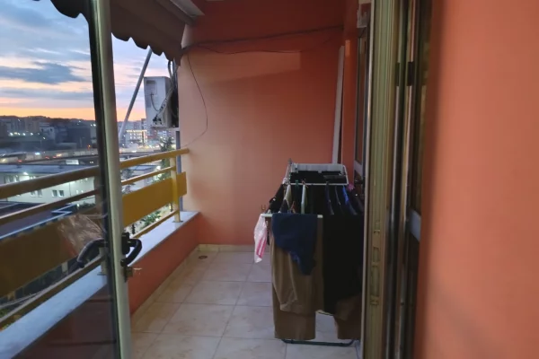 Shtepi ne shitje Apartament ne Tirane, 2+1, Mobilimi E mobiluar, Pagesa 175,000  Euro.