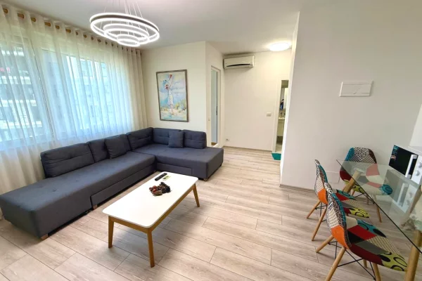 Shtepi me qera 1+1 ne Tirane - 900 Euro