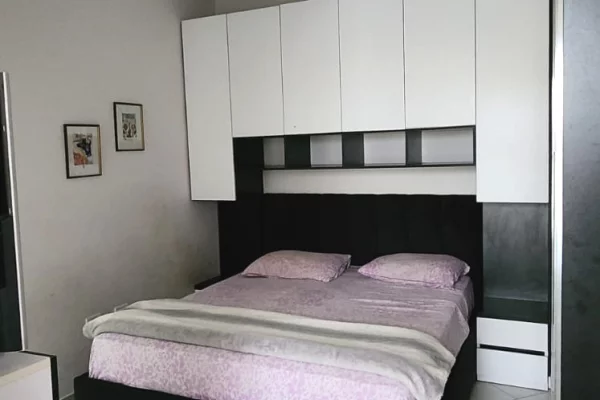Shtepi me qera 2+1 ne Tirane - 550 Euro