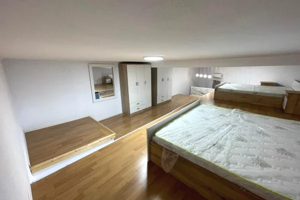 Shtepi me qera Duplex(shtepi me 2 kate) ne Tirane, 2+1, Mobilimi E mobiluar, Pagesa 40,000  Leke.