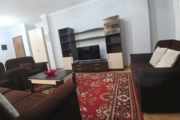 Shtepi me qera 2+1 ne Tirane - 65,000 Leke