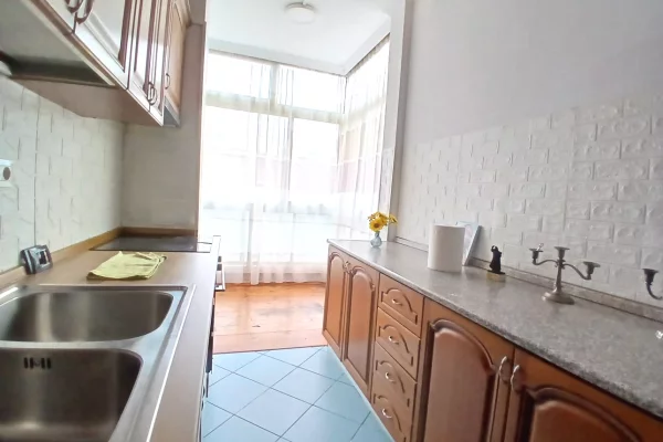 Shtepi me qera 3+1 ne Tirane - 75,000 Leke