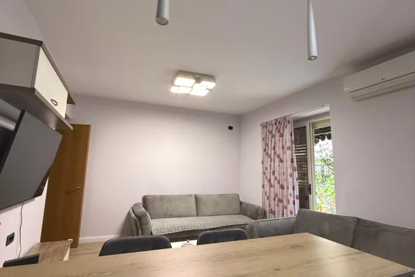 Shtepi me qera Apartament ne Tirane, 2+1, Mobilimi E mobiluar, Pagesa 750  Euro.