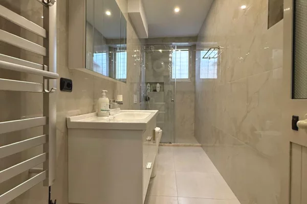 Shtepi me qera Apartament ne Tirane, 2+1, Mobilimi E mobiluar, Pagesa 750  Euro.