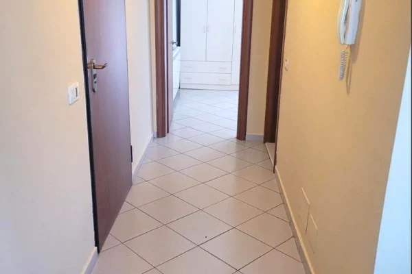 Shtepi ne shitje Apartament ne Tirane, 1+1, Mobilimi E mobiluar, Pagesa 167,000  Euro.