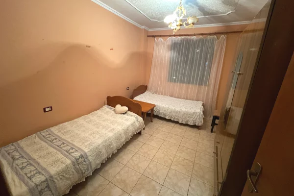 Shtepi me qera Apartament ne Tirane, 2+1, Mobilimi E mobiluar, Pagesa 35,000  Leke.