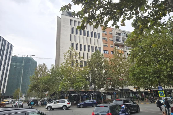 Shtepi ne shitje Apartament ne Tirane, 2+1, Mobilimi E mobiluar, Pagesa 183,000  Euro.