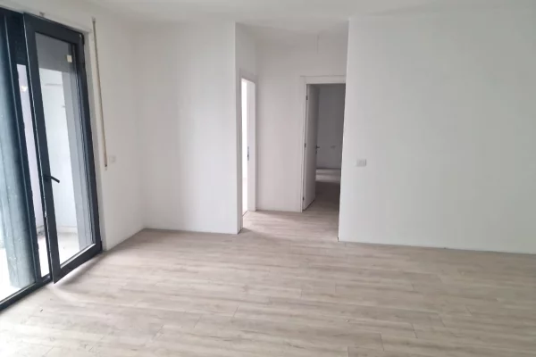 Shtepi ne shitje Apartament ne Tirane, 3+1, Mobilimi Bosh, pa mobiluar, Pagesa 187,000  Euro.