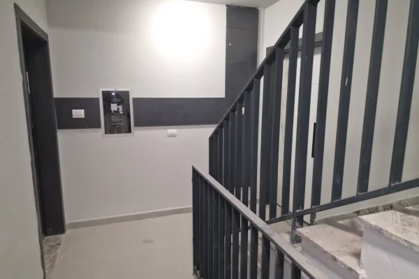 Shtepi ne shitje Apartament ne Tirane, 3+1, Mobilimi Bosh, pa mobiluar, Pagesa 187,000  Euro.