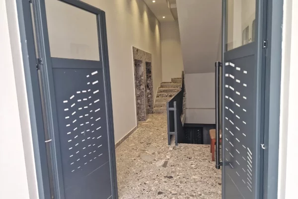 Shtepi ne shitje Apartament ne Tirane, 3+1, Mobilimi Bosh, pa mobiluar, Pagesa 187,000  Euro.