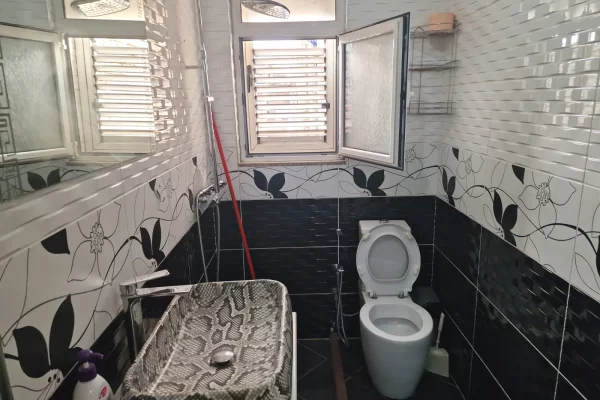 Shtepi me qera Apartament ne Tirane, 2+1, Mobilimi E mobiluar, Pagesa 600  Euro.