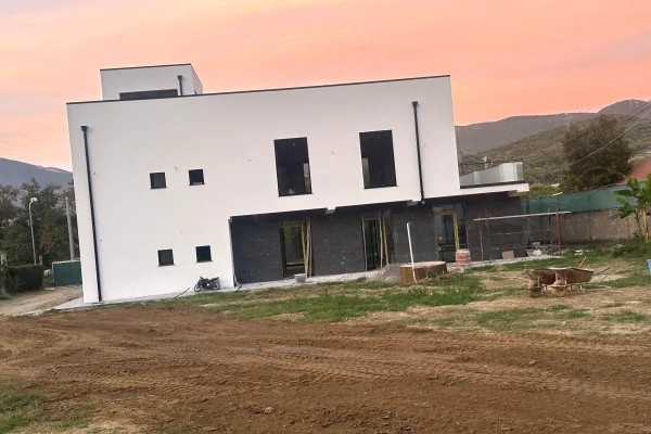 Shtepi ne shitje Apartament ne Tirane, 1+1, Mobilimi Bosh, pa mobiluar, Pagesa 98,000  Euro.