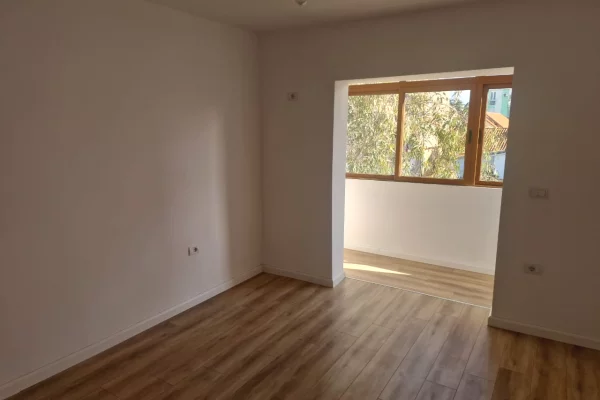 Shtepi ne shitje Apartament ne Tirane, 1+1, Mobilimi Bosh, pa mobiluar, Pagesa 98,000  Euro.