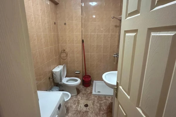 Shtepi me qera Apartament ne Tirane, 2+1, Mobilimi E mobiluar, Pagesa 500  Euro.