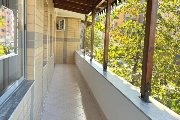 Shtepi ne shitje Apartament ne Tirane, 2+1, Mobilimi E mobiluar, Pagesa 168,000  Euro.