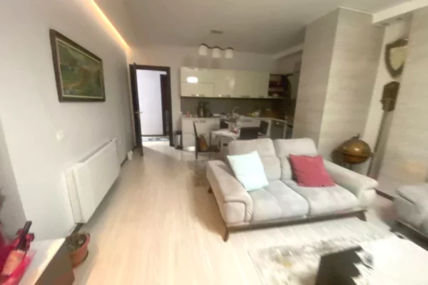 Shtepi me qera Apartament ne Tirane, 2+1, Mobilimi E mobiluar, Pagesa 850  Euro.