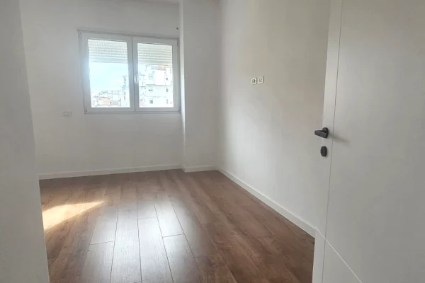 Apartment for sale in Tirana 3+1, Emty