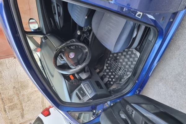 Cars for sale in Tirana - 2,300 Euro