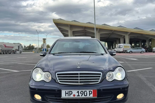 Makina ne shitje ne Fier, Mercedes-Benz, 2006 Benzine,Kambio Automatik Pagesa 5,200  Euro.
