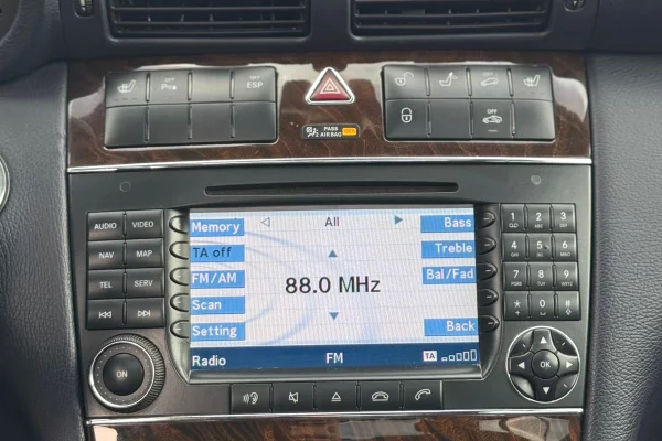 Makina ne shitje ne Fier, Mercedes-Benz, 2006 Benzine,Kambio Automatik Pagesa 5,200  Euro.