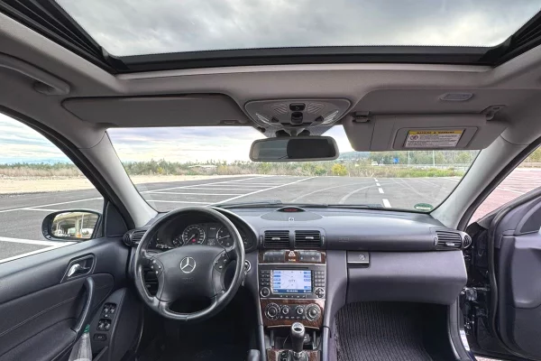 Makina ne shitje ne Fier, Mercedes-Benz, 2006 Benzine,Kambio Automatik Pagesa 5,200  Euro.