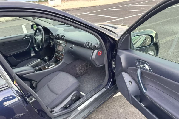 Makina ne shitje ne Fier, Mercedes-Benz, 2006 Benzine,Kambio Automatik Pagesa 5,200  Euro.