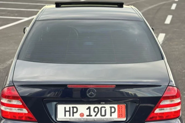 Makina ne shitje ne Fier, Mercedes-Benz, 2006 Benzine,Kambio Automatik Pagesa 5,200  Euro.