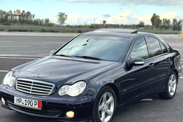 Makina ne shitje ne Fier, Mercedes-Benz, 2006 Benzine,Kambio Automatik Pagesa 5,200  Euro.