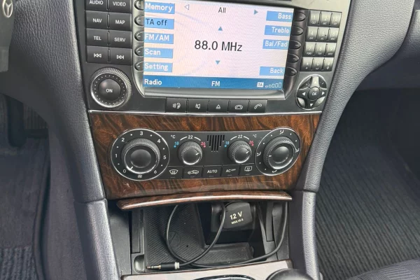 Makina ne shitje ne Fier, Mercedes-Benz, 2006 Benzine,Kambio Automatik Pagesa 5,200  Euro.