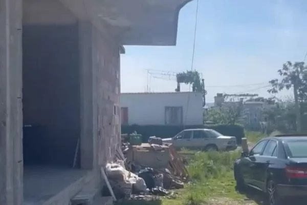 Shtepi ne shitje Shtepi Private ne Tirane, 3+1, Mobilimi Bosh, pa mobiluar, Pagesa 250,000  Euro.