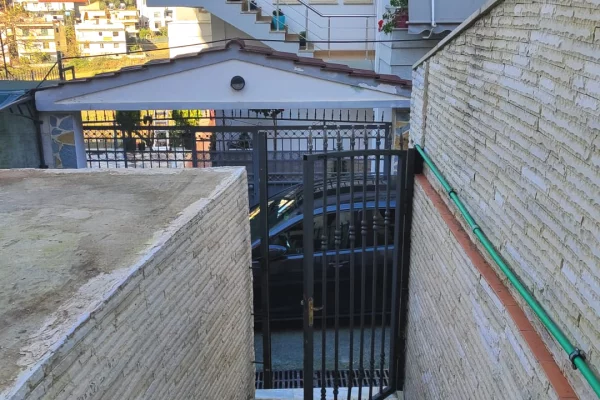 Shtepi ne shitje Vila Luksoze ne Tirane, 2+1, Mobilimi Bosh, pa mobiluar, Pagesa 468,000  Euro.