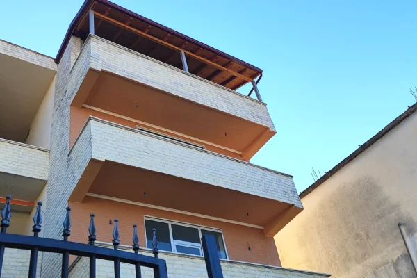 Shtepi ne shitje Vila Luksoze ne Tirane, 2+1, Mobilimi Bosh, pa mobiluar, Pagesa 468,000  Euro.