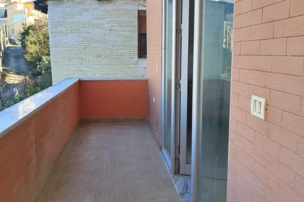 Shtepi ne shitje Vila Luksoze ne Tirane, 2+1, Mobilimi Bosh, pa mobiluar, Pagesa 468,000  Euro.