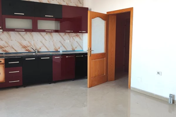 Shtepi ne shitje Vila Luksoze ne Tirane, 2+1, Mobilimi Bosh, pa mobiluar, Pagesa 468,000  Euro.
