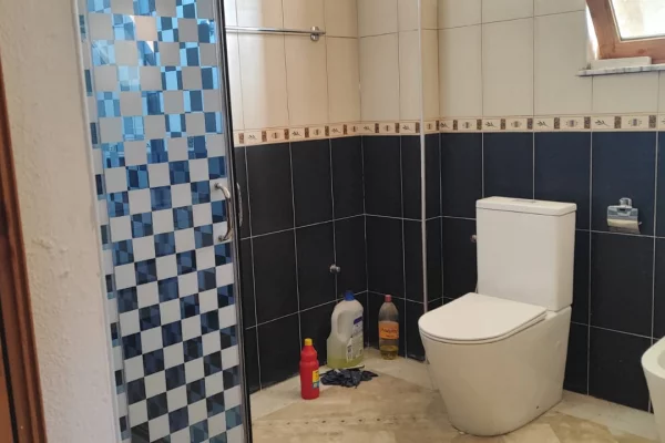 Shtepi ne shitje Vila Luksoze ne Tirane, 2+1, Mobilimi Bosh, pa mobiluar, Pagesa 468,000  Euro.