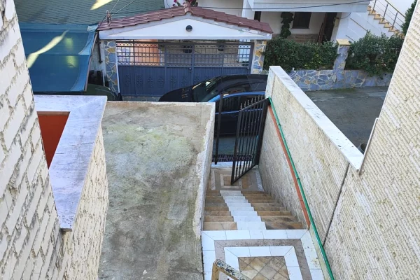 Shtepi ne shitje Vila Luksoze ne Tirane, 2+1, Mobilimi Bosh, pa mobiluar, Pagesa 468,000  Euro.