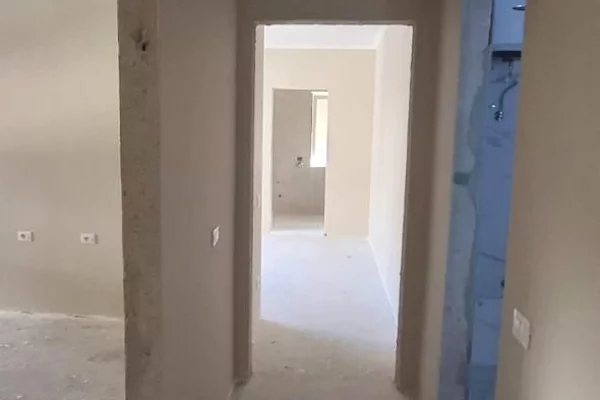 Shtepi ne shitje Apartament ne Tirane, 2+1, Mobilimi Bosh, pa mobiluar, Pagesa 105,000  Euro.