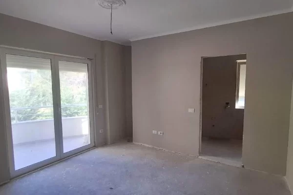 Shtepi ne shitje Apartament ne Tirane, 2+1, Mobilimi Bosh, pa mobiluar, Pagesa 105,000  Euro.