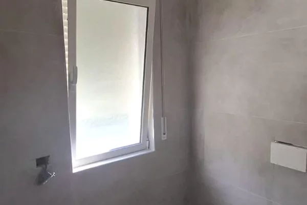 Shtepi ne shitje Apartament ne Tirane, 2+1, Mobilimi Bosh, pa mobiluar, Pagesa 105,000  Euro.