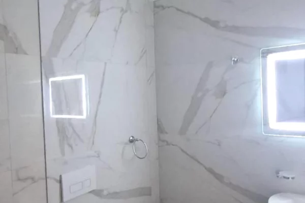 Shtepi ne shitje Apartament ne Tirane, 2+1, Mobilimi Bosh, pa mobiluar, Pagesa 105,000  Euro.