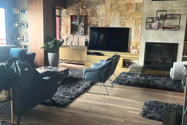 Shtepi me qera 4+1 ne Tirane - 1,900 Euro