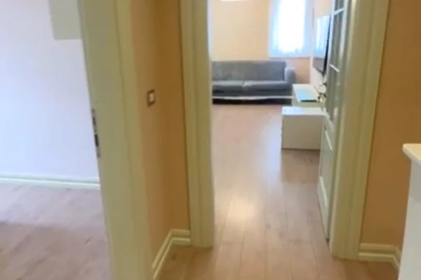 Shtepi me qera Apartament ne Tirane, 3+1, Mobilimi E mobiluar, Pagesa 1,200  Euro.