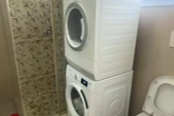 Shtepi me qera Apartament ne Tirane, 3+1, Mobilimi E mobiluar, Pagesa 1,200  Euro.