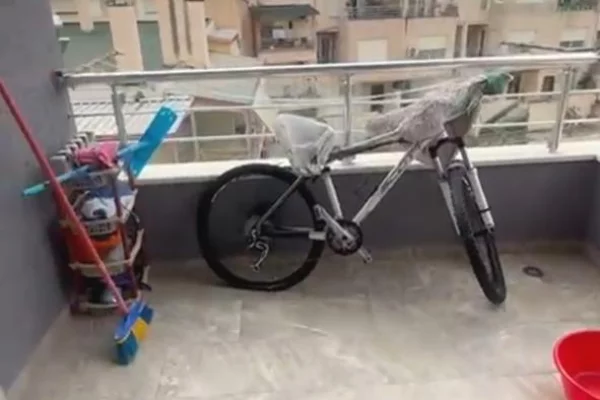 Shtepi me qera Apartament ne Tirane, 3+1, Mobilimi E mobiluar, Pagesa 1,200  Euro.