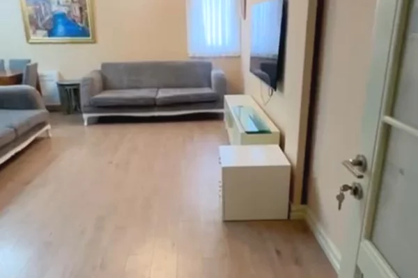 Shtepi me qera 3+1 ne Tirane - 1,200 Euro