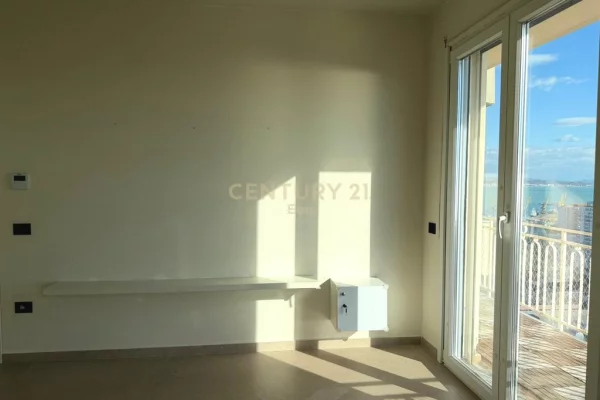 Shtepi ne shitje Apartament ne Durres, 2+1, Mobilimi E mobiluar, Pagesa 260,000  Euro.