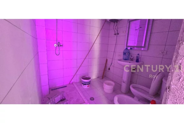 Shtepi ne shitje Apartament ne Durres, 2+1, Mobilimi Pjeserisht e mobiluar, Pagesa 130,000  Euro.