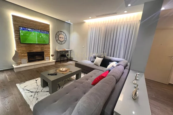 Shtepi ne shitje Vila Luksoze ne Durres, 4+1, Mobilimi E mobiluar, Pagesa 550,000  Euro.