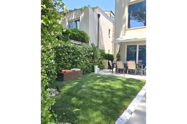 Shtepi ne shitje Vila Luksoze ne Durres, 4+1, Mobilimi E mobiluar, Pagesa 550,000  Euro.