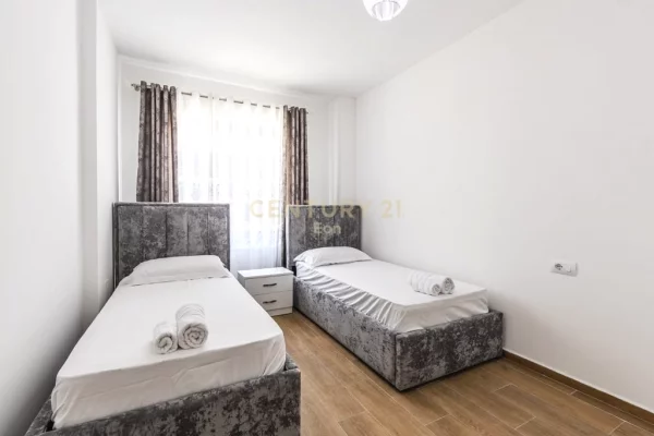 Shtepi ne shitje Apartament ne Durres, 2+1, Mobilimi E mobiluar, Pagesa 155,000  Euro.